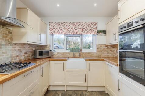 Kitchen/ Dining Area