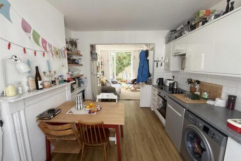 Lounge/Kitchen