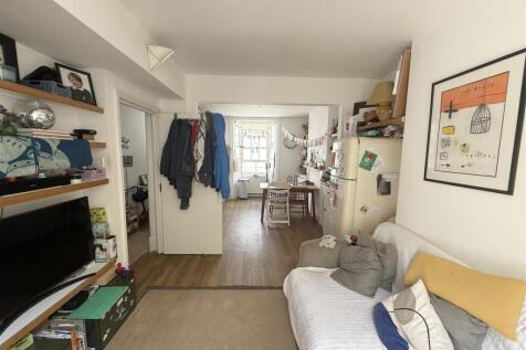 Lounge/Kitchen