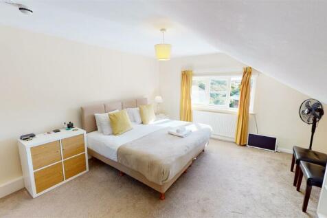 Hambleton-House-Apartment-bedroom-1.jpg