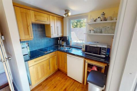 Hambleton-House-Apartment-Kitchen-2.jpg