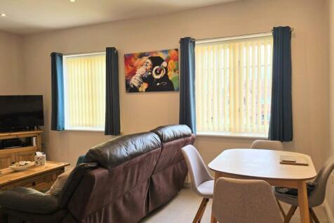 Lounge/Dining