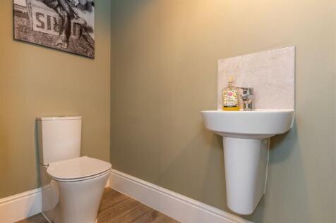 Guest Cloakroom/WC
