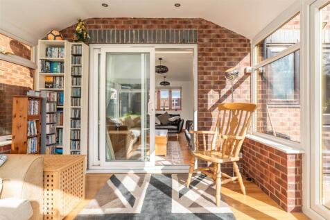 Garden room through to lounge