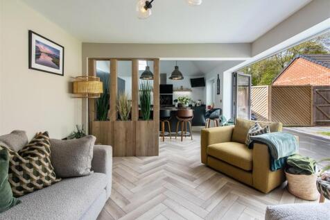 LOUNGE VIEW TO KITCHEN