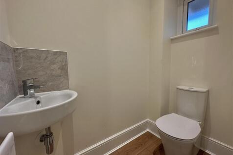 DOWNSTAIRS WC.jpg