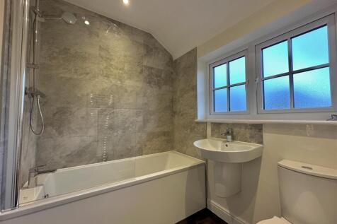 FAMILY BATHROOM .jpg