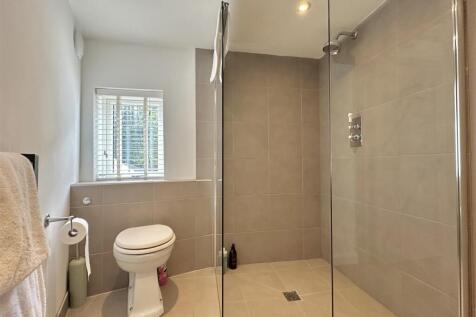 LOWER FLOOR SHOWER ROOM