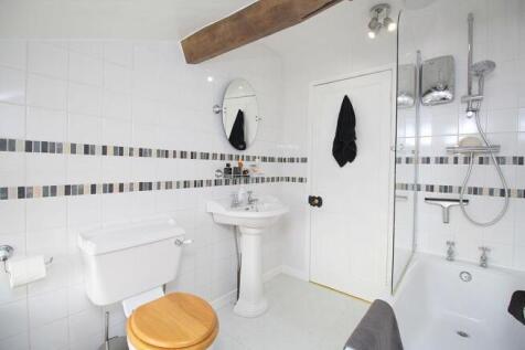 Bathroom 2.jpeg