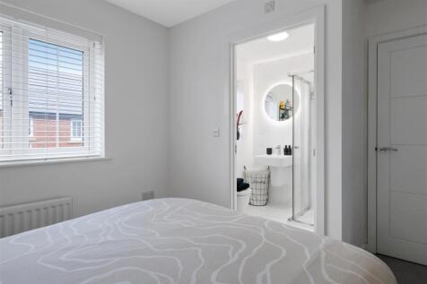 Master to En Suite