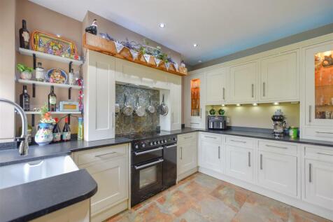 KITCHEN/BREAKFAST ROOM