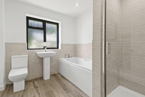 ENTSUITE SHOWER ROOM