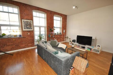 LOUNGE/DINING AREA