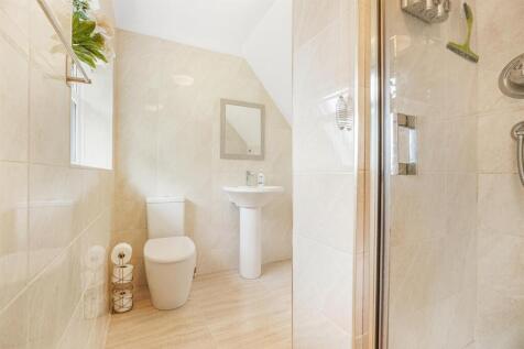 SHOWER ROOM ENSUITE