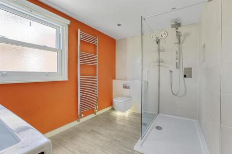 SHOWER ROOM ENSUITE