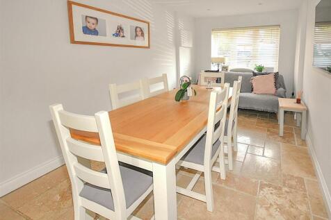 DINING/FAMILY AREA