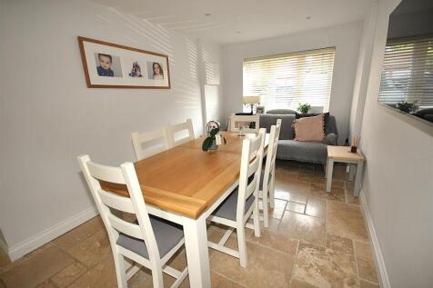 DINING/FAMILY AREA