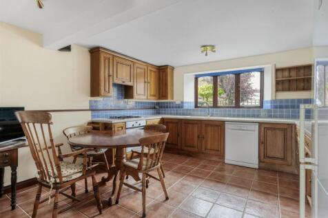 KITCHEN/BREAKFAST ROOM