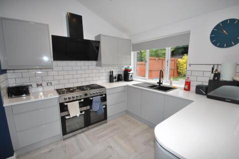 OPEN PLAN KITCHEN/DINING/FAMILY ROOM
