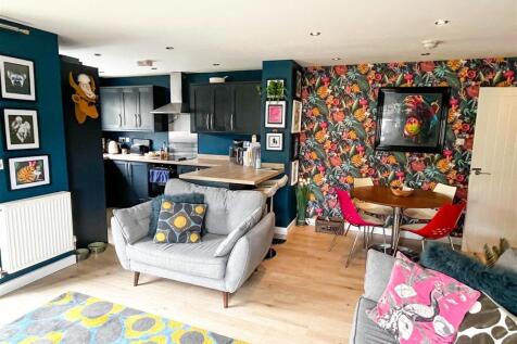 OPEN PLAN LIVING DINING AND KITCHEN AREA