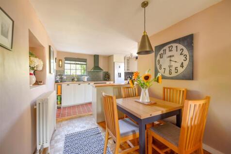 DINING/BREAKFAST AREA