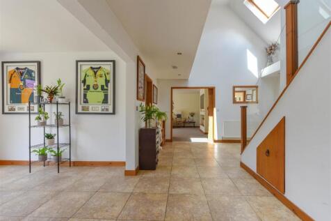 0112HALLWAY2.jpg
