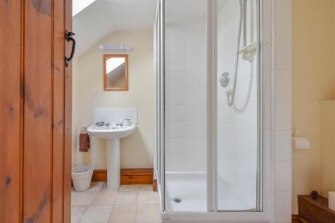 ENSUITE SHOWER ROOM