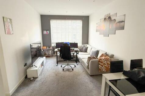 OPEN PLAN LIVING AREA