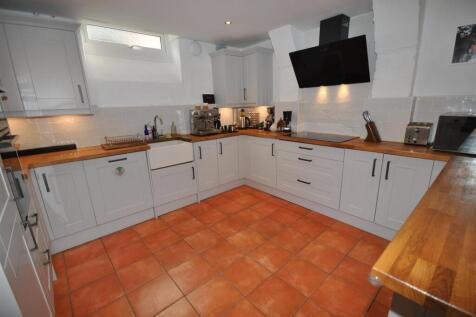 KITCHEN/BREAKFAST ROOM