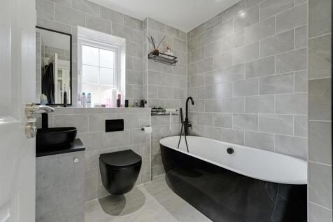 SHOWER ROOM ENSUITE