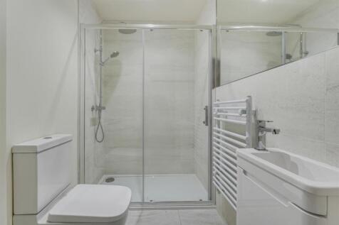 SHOWER ROOM ENSUITE