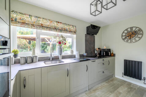 1372231-9-68f8d13...