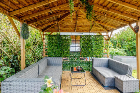 1372231-3-68f8d0e...