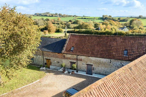 1369543-4-68ffb05...