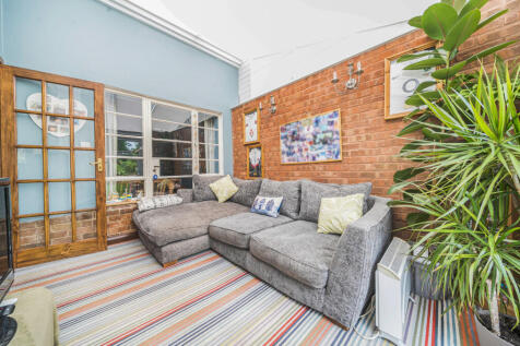 1370752-6-68f26b7...