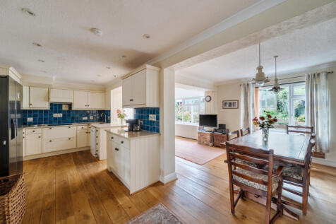 1371838-2-6902083...