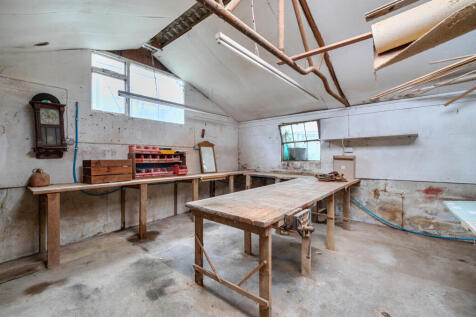 1371838-1-6902082...