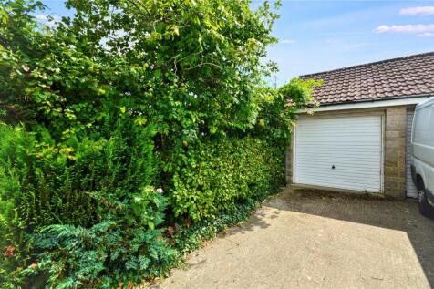 Drive/Garage