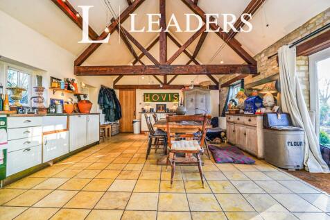 4 - kitchen alt shot