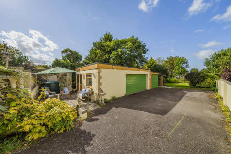 Driveway/Garage