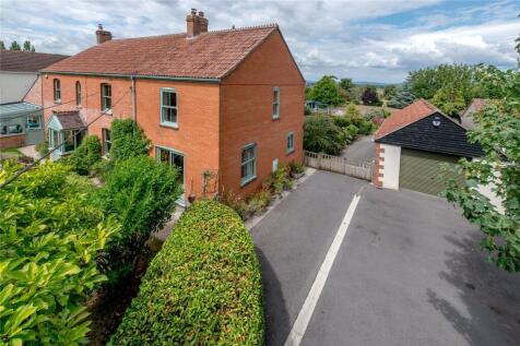 Driveway/Garage