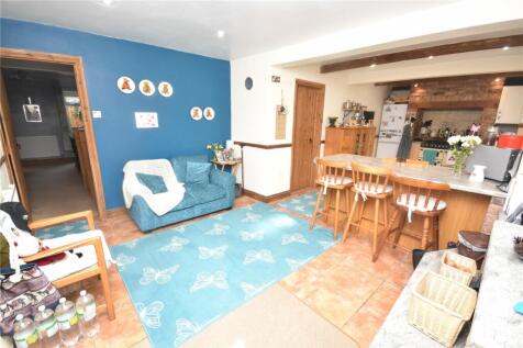 Kitchen/ Dining