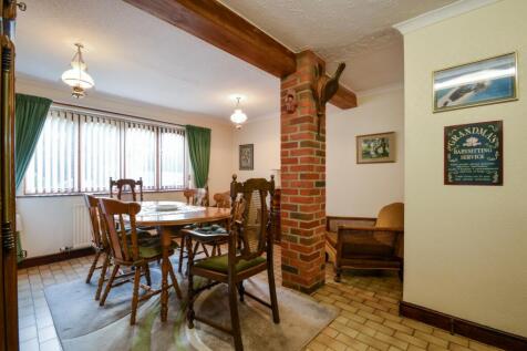 breakfast room