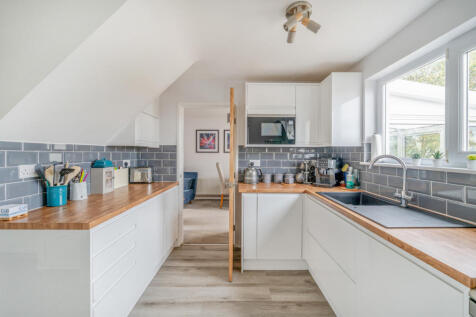 1370697-9-68f7706...