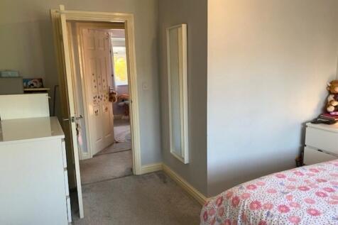 bedroom 1b