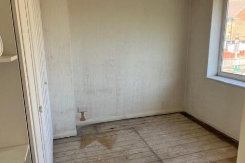 Rear bedroom