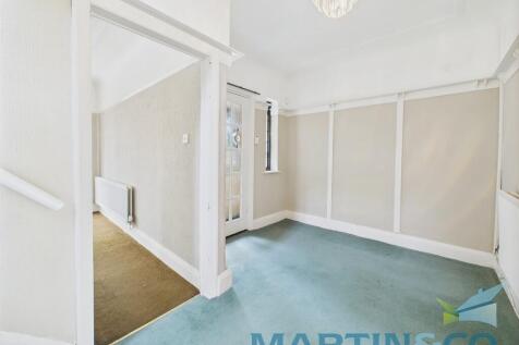 2. ENTRANCE HALL