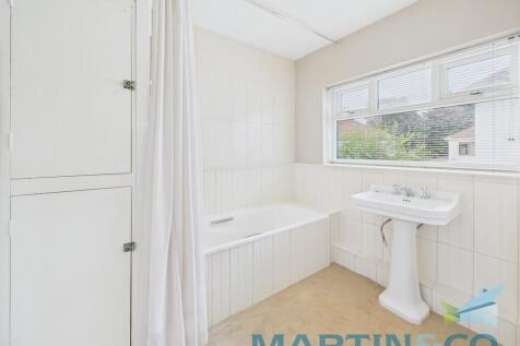 8. BATHROOMSHOWER