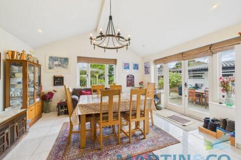 CAM01870G0-PR0161...