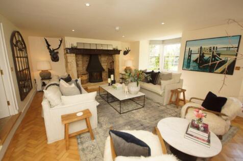 Greendrive - Drawing Room 1.JPG